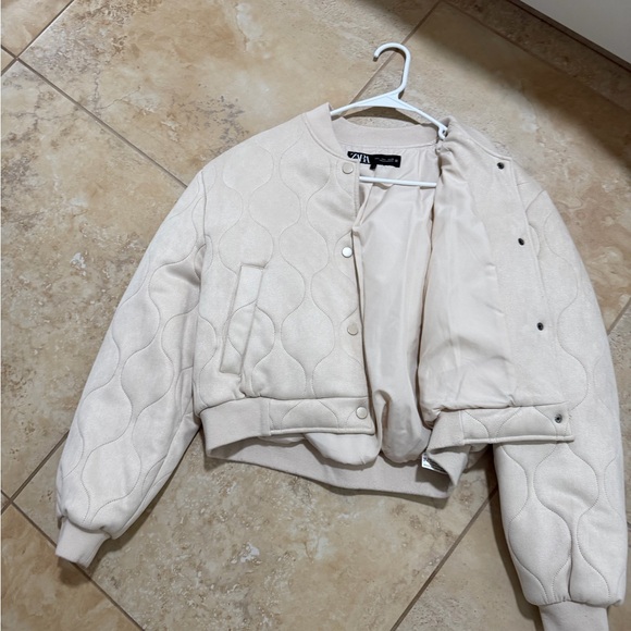 Zara Light Cream Quilted Bomber Jacket - Picture 2 of 3